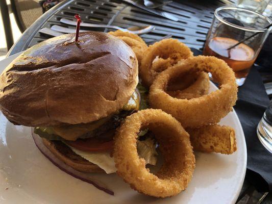 Bacon cheeseburger with onion rings