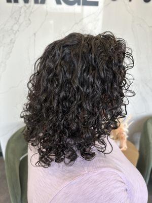 Curly cut and style on medium length waves and curls