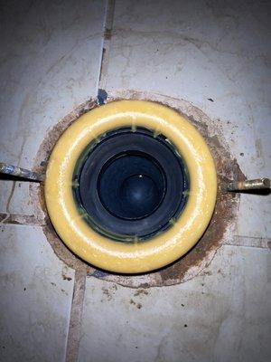 New wax seal in coated drain pipe for toilet