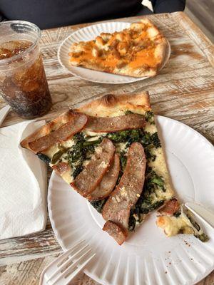 Buffalo chicken & sausage broccoli rabe !  Beautiful thin crust and taste amazing !  A must try !