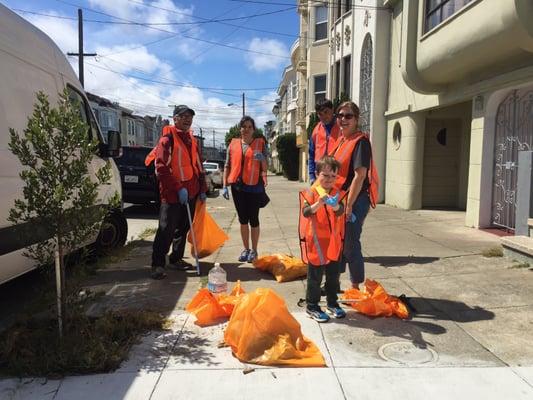 Volunteers for the RNDC organized community trash cleanup