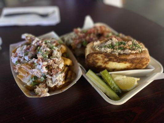 Left is chowder fries and the right is blue crab. I think the side was lobster bisque fries...sorry I forgot.