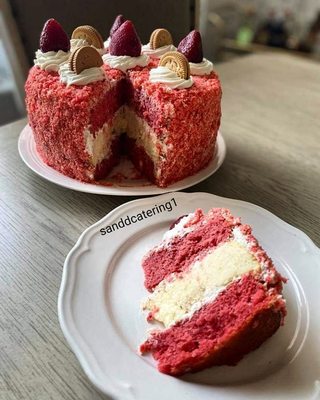 S&D strawberry cheesecake crunch cake