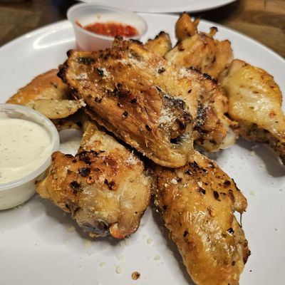 Brick oven wings (3/5)