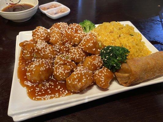 Sesame Chicken Combination Platter