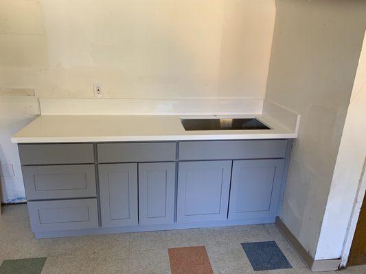 Quartz counter top with under mount sink