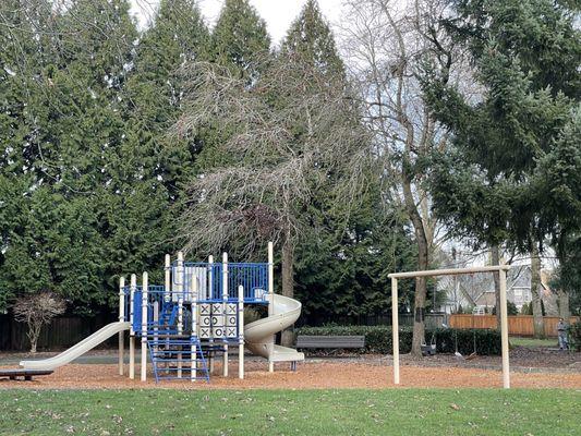 Play structure