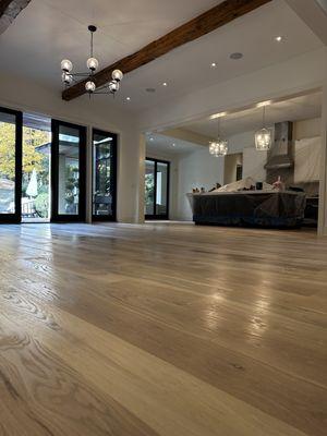 Hardwood floors refinishing