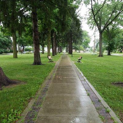 central walkway connecting the end of the park