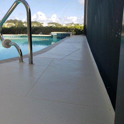 Non slip pool deck resurfacing