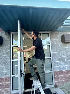 Fixing closer on commercial door