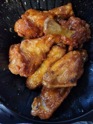 Spicy garlic wings - barely spicy at all and really sour