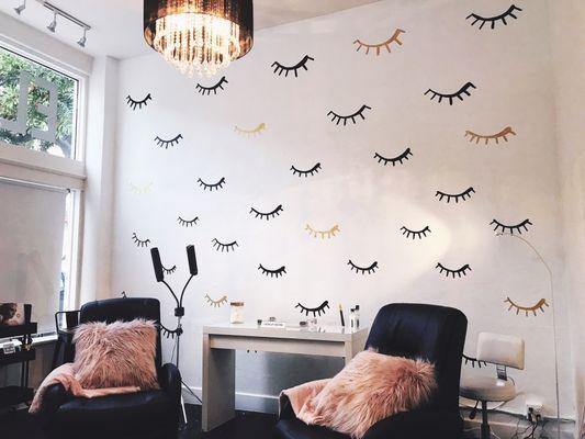 Lash room!