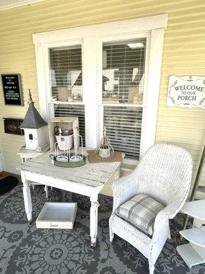 Front porch sittin'!