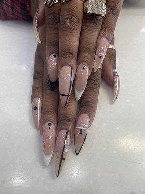 Amazing Nails Lounge 951-653-7833