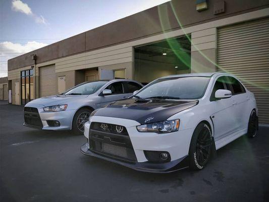 Evo's roof wrapped in gloss black.