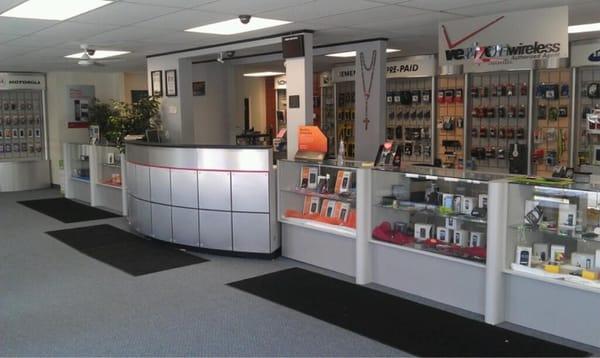 Inside of Charlie's wireless store. Who needs to sign a contract!!