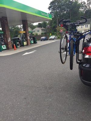 Gas Station w/ Attendants to pump ur gas! NJ Style