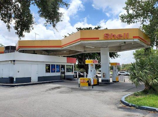 Great open location for gas and quick stop for snacks and anything else you can expect to find