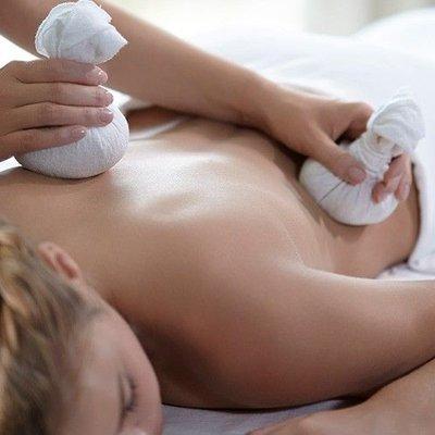 Relaxing warm Lavender and Himalayan stone Boluses massage