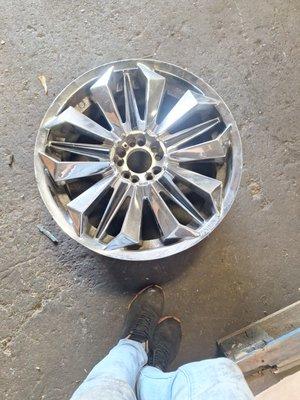 Bring in your your old aluminum or chrome rims for cash