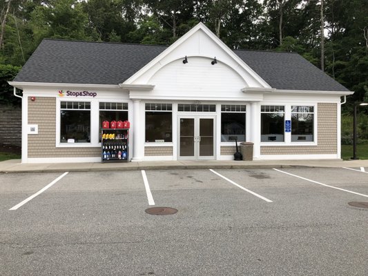 Current storefront. New England Farms inside the gas station closed in December 2018.