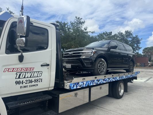 Towing service and roadside assistance in Jacksonville Florida. Low wait Time and affordable