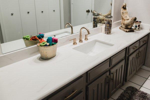 Pearl with Grey bathroom vanity with white rectangle undermount sink.