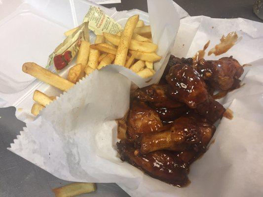 Bbq chicken wings and fries