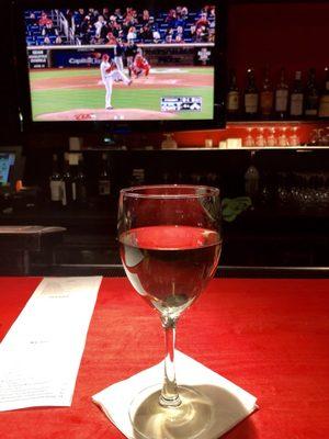 Pinot and the Nats at the bar