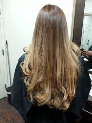 Happy client  with  ombre  color..... thank u Juliana! I love my new hair color. enjoy your dinner with your family.