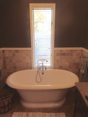 The claw foot tub is more beautiful than we could have imagined. We are so very satisfied with this product. - Donna T.