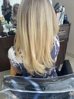 thick and healthy bouncy blonde ‍ hair