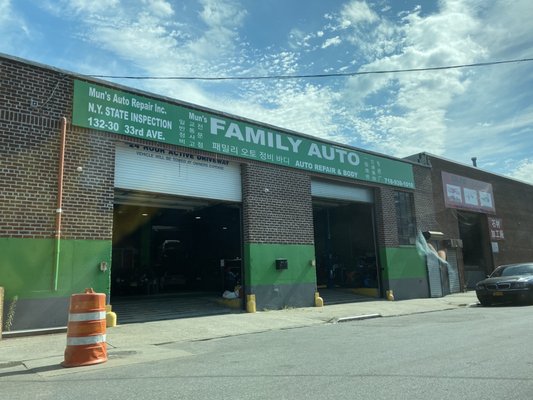 THEY ARE SCAMMERS! DO NOT BRING YOUR CAR HERE FOR ANY REPAIRS OR SERVICES.