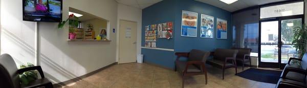 waiting room pano. nice and clean. but small.