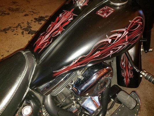 Pinstripes of motorcycle tank