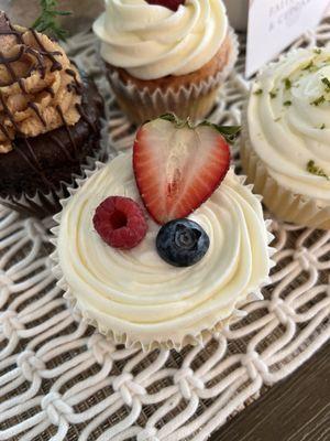 Berry mini cheesecake