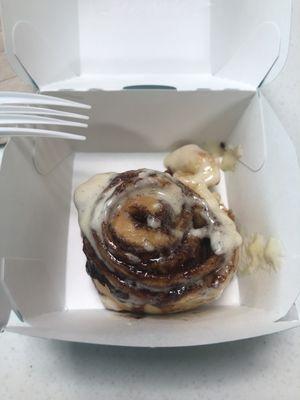 My friend and I got 2 mini cinnamon rolls. It's was freshly baked and even more delicious. I can't wait to back.