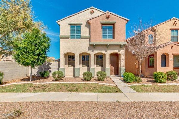 Almost brand new Phoenix Home in Beautiful Community