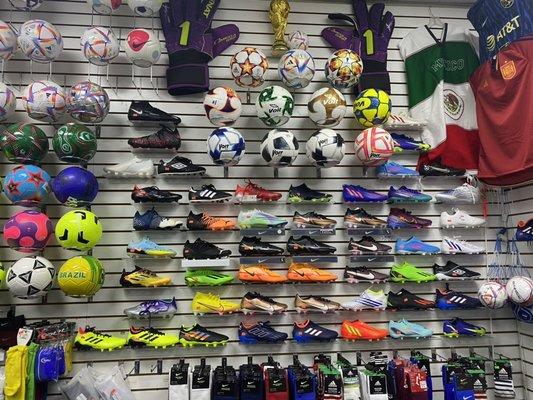 Cleats Men Selection + FIFA Pro Balls