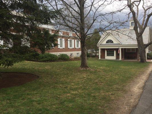 Concord, MA Visitor Center, located between Middlesex Savings Bank and Bank of America