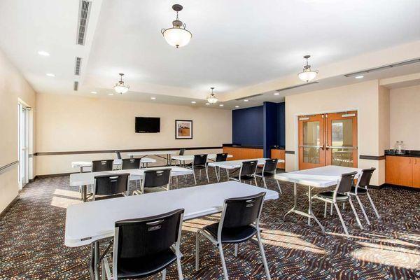 La Quinta Inn & Suites By Wyndham Indianapolis Airport West