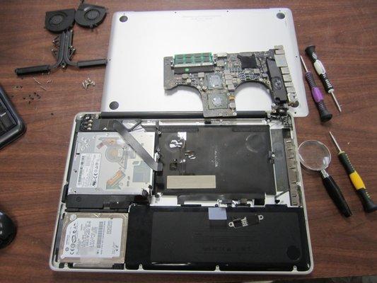 MacBook pro 2011 A1286 Logic board repair