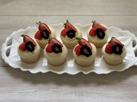 Vanilla cupcakes with fresh berries