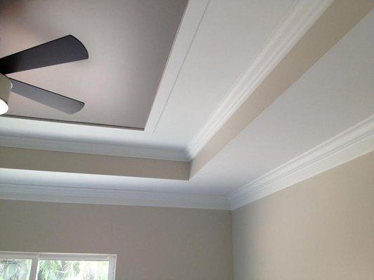 Interior tray ceiling with crown mouldings