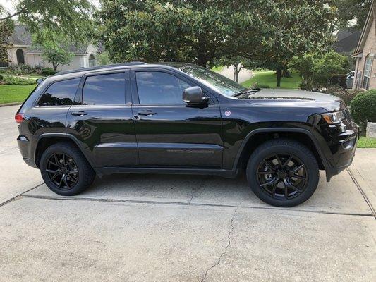 2019 Jeep Grand Cherokee Trailhawk with Trackhawk replica wheels and tires