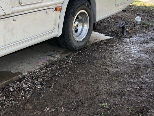 Mud field on the hookup side of the coach. (Note hose bib inches behind the rear wheel.)