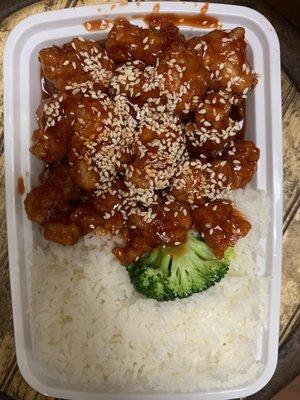 Sesame chicken comb with white rice