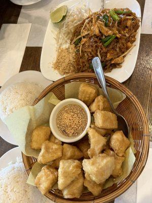 Golden Tofu and Chicken Pad Thai