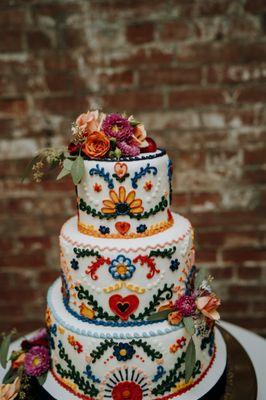 Floral details David added to my wedding cake (Photographer: Photography and design by Lauren)